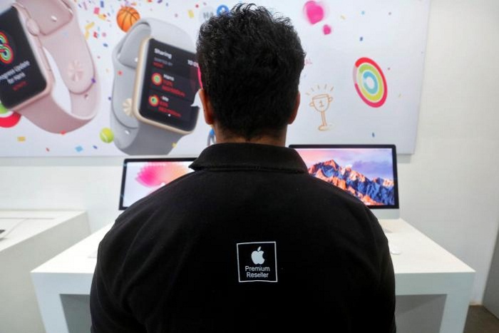 Indian government wants Apple, but not all officials are biting